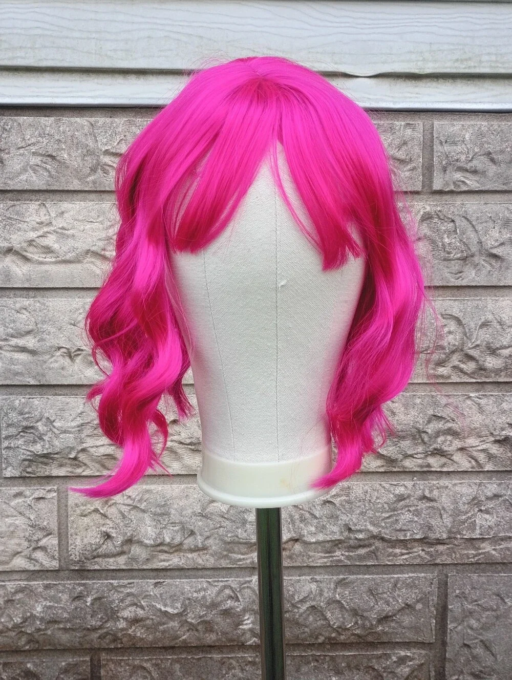 Vibrant Pink Women’s Wavy Synthetic Wig with Bangs